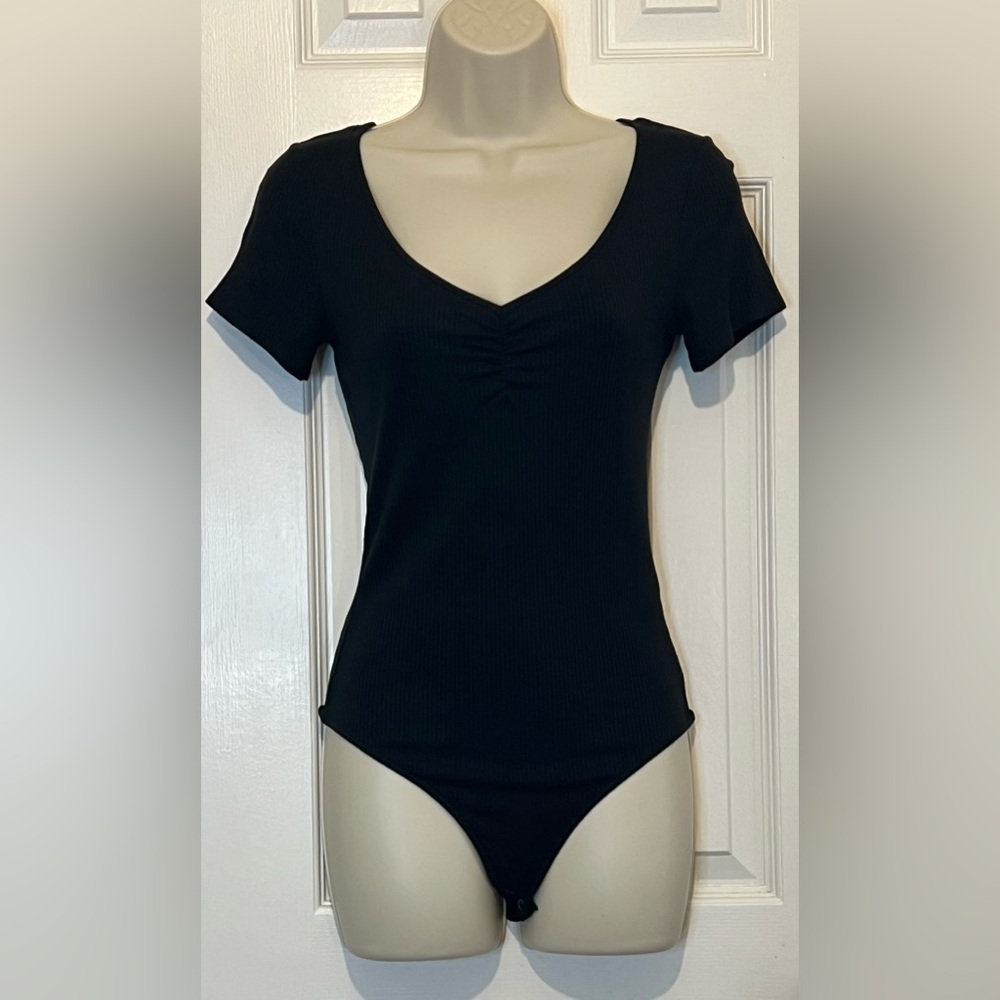 Hollister Bodysuit, V-Neck, Short Sleeve, Solid Black, Size Medium